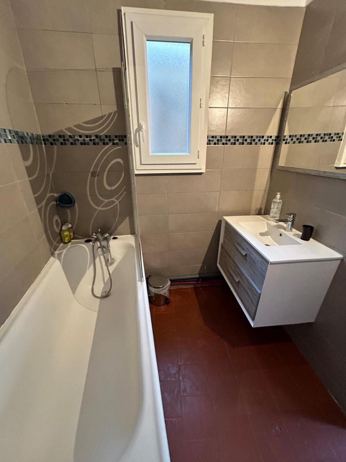 Grand Appartement De 100M2 -Allee Paul Riquet Beziers - 4Chambres - Wifi- Tv Connectee מראה חיצוני תמונה